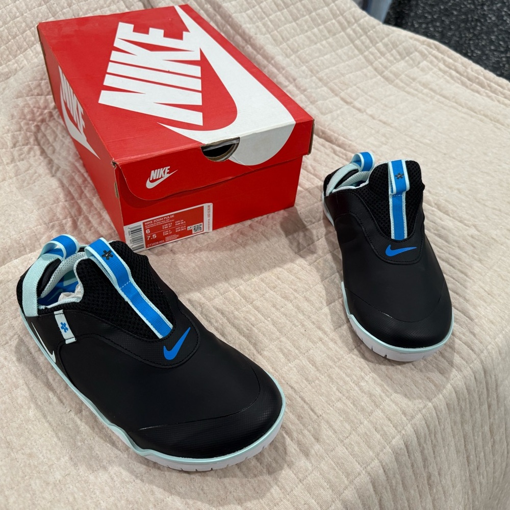 NIKE Zoom Pulse - women’s size 6